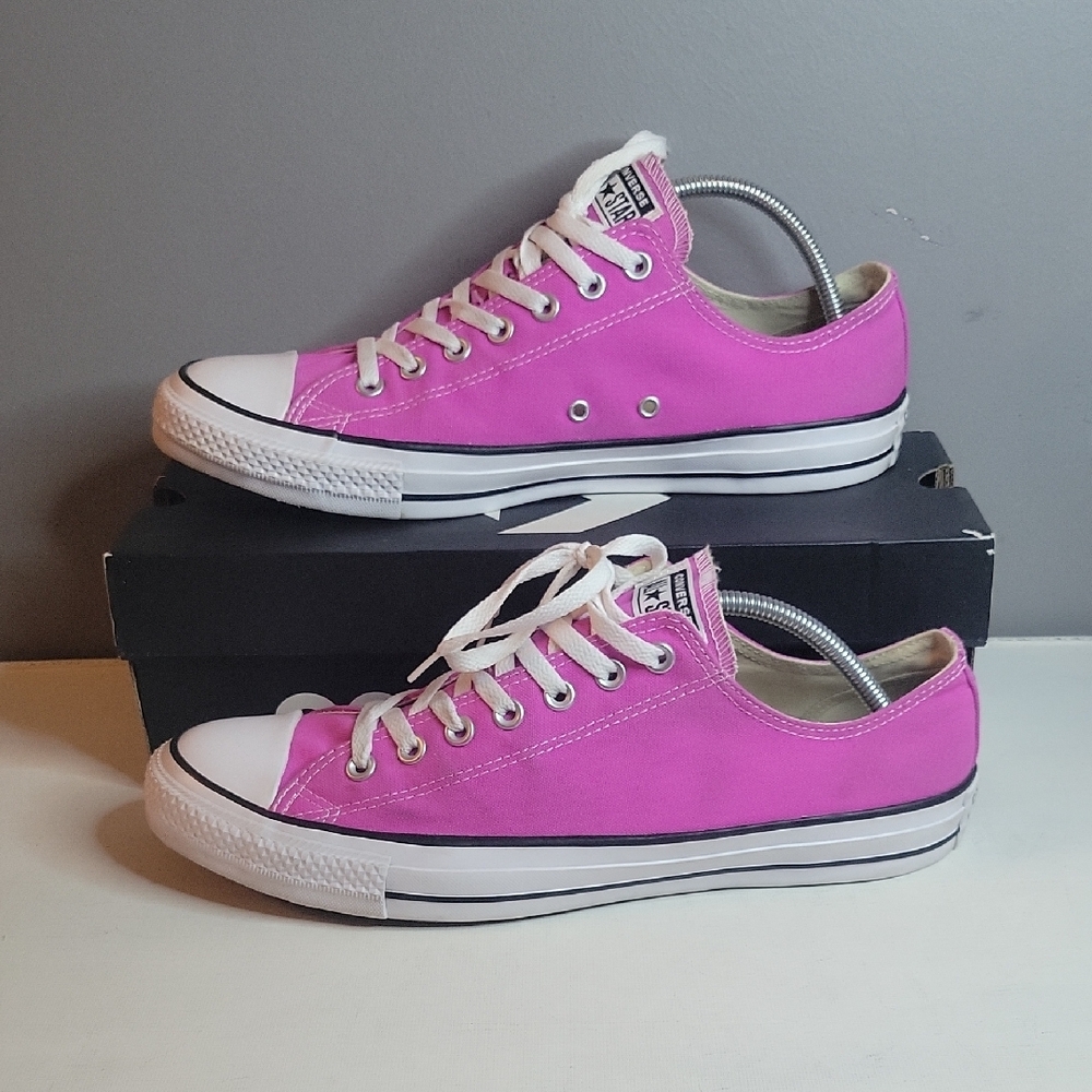 Converse Pink Chuck Taylor Sneakers Classic Canvas Mens 11.5 And Womens 13.5 EUC